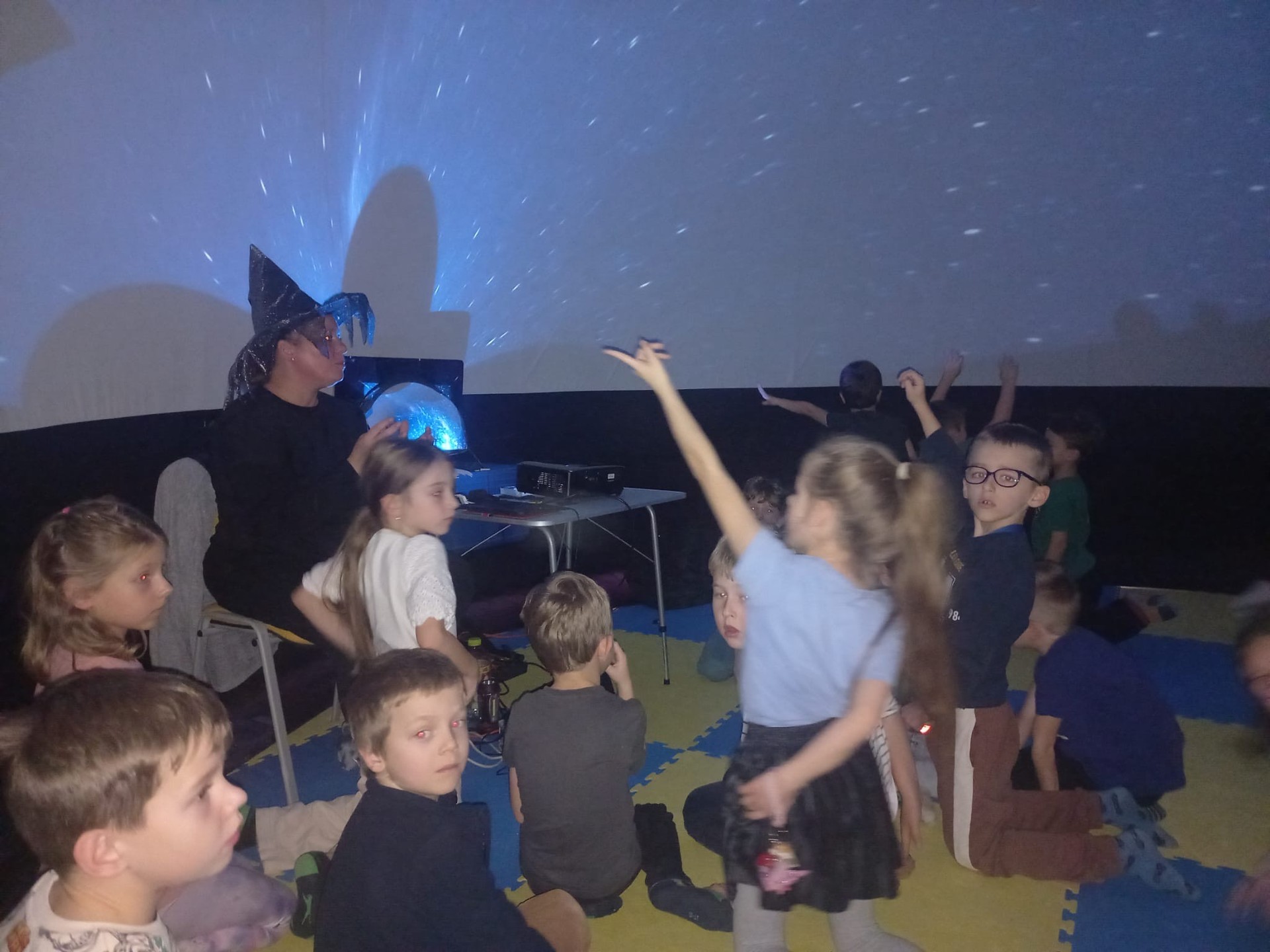 Halloweenské putování vesmírem