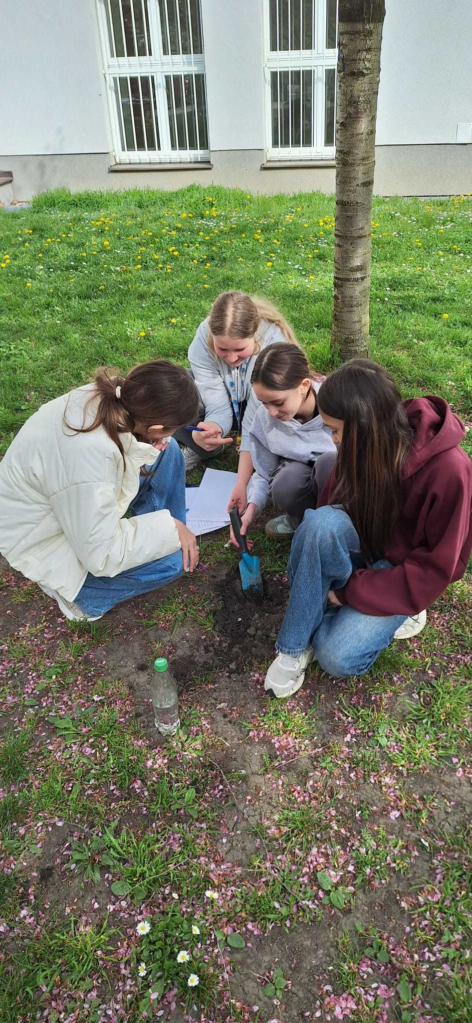Terénní výuka šestých ročníků: Objevujeme pedosféru přímo v praxi
