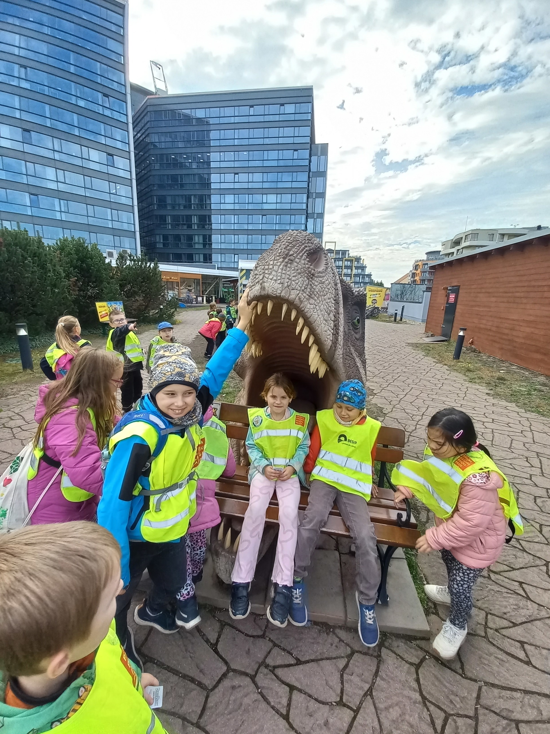 Ve světě dinosaurů